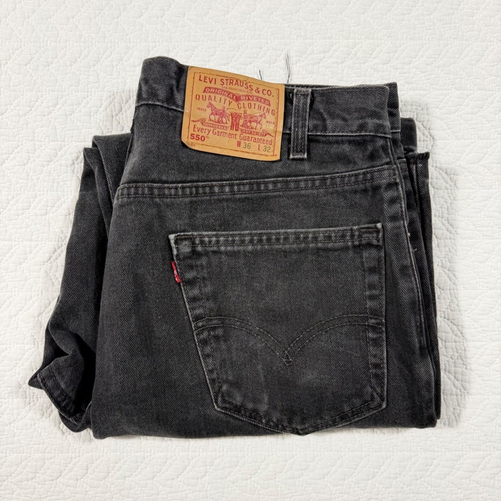 VTG Made in USA Levi's‎ 550 Black Denim Jeans Raw Hem Paint Splatter Y2K 34x29.5
